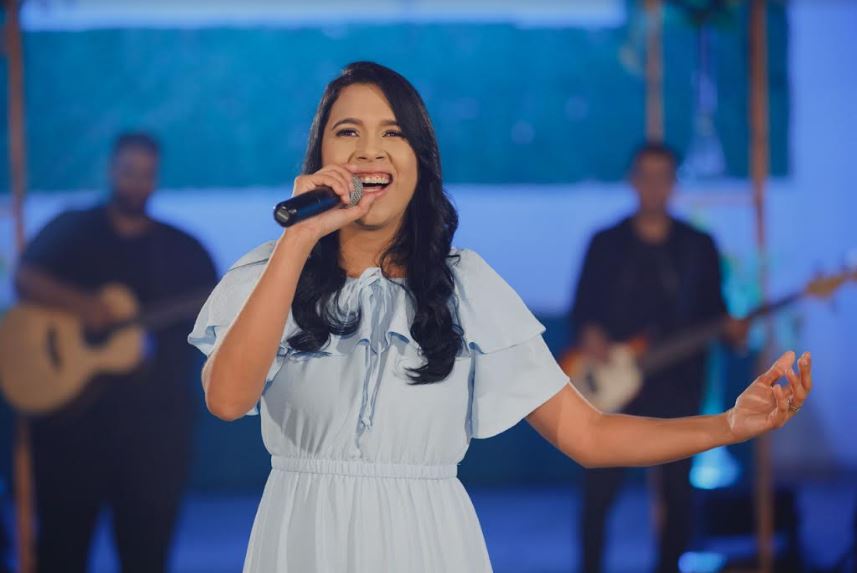 Kesia Alves lança “Eu Cuido”, tocando corações com o amor de Deus