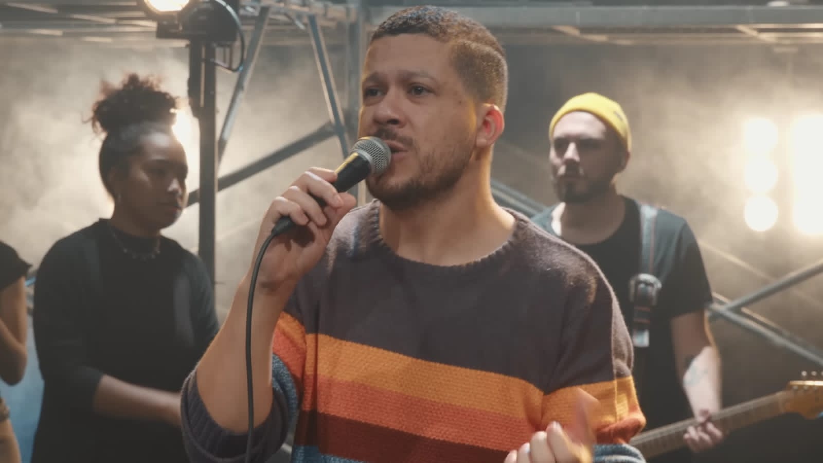 Bob Jonathan exalta a majestade de Deus em “Só Ele É Digno”, seu novo single