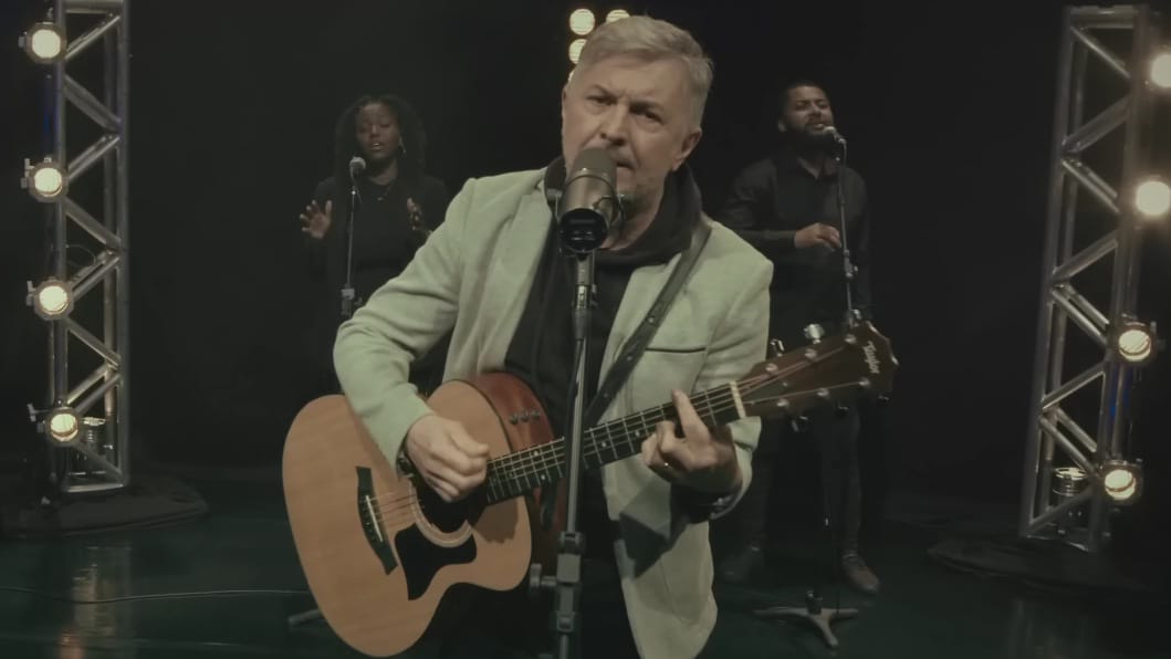 Concluindo os lançamentos de seu novo EP “Clássicos”. Waldecy Aguiar lançou pela Graça Music o single “Levante a Cabeça”.