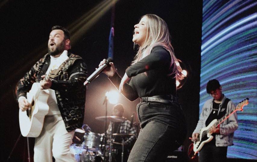 Thiago Godoi lança “Milagres São Reais”, feat com Carol Braga