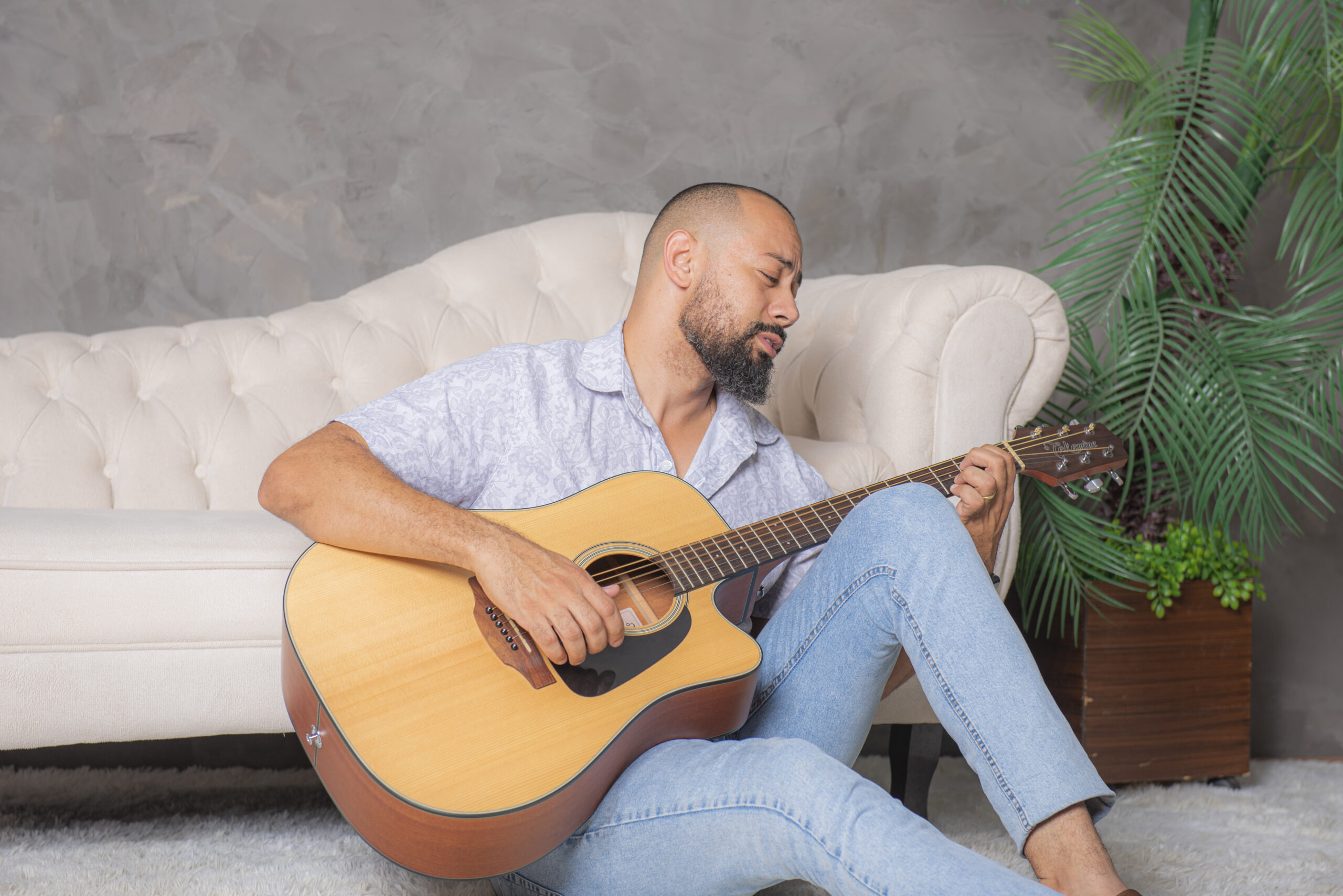 “Tú és Bom” é o novo projeto do cantor e compositor mineiro Ian Douglas