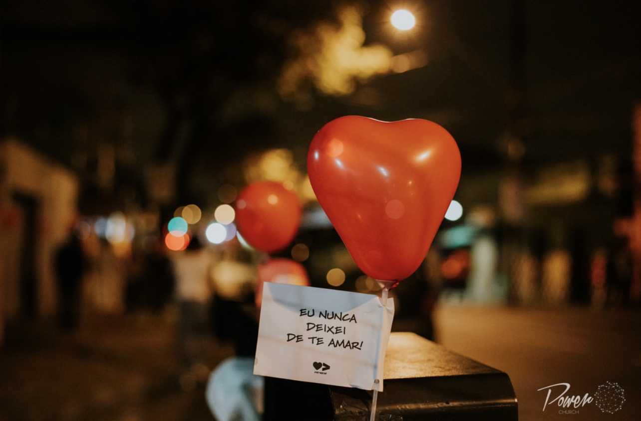 TODO MUNDO PRECISA DE AMOR