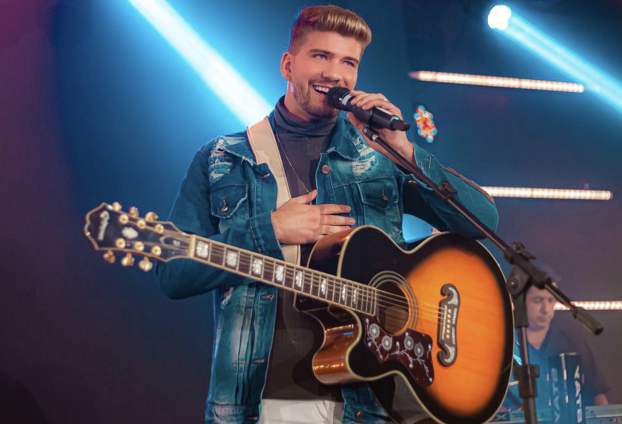 Cael Singer lança novo single autoral “Inundados” e anuncia novos projetos para o futuro