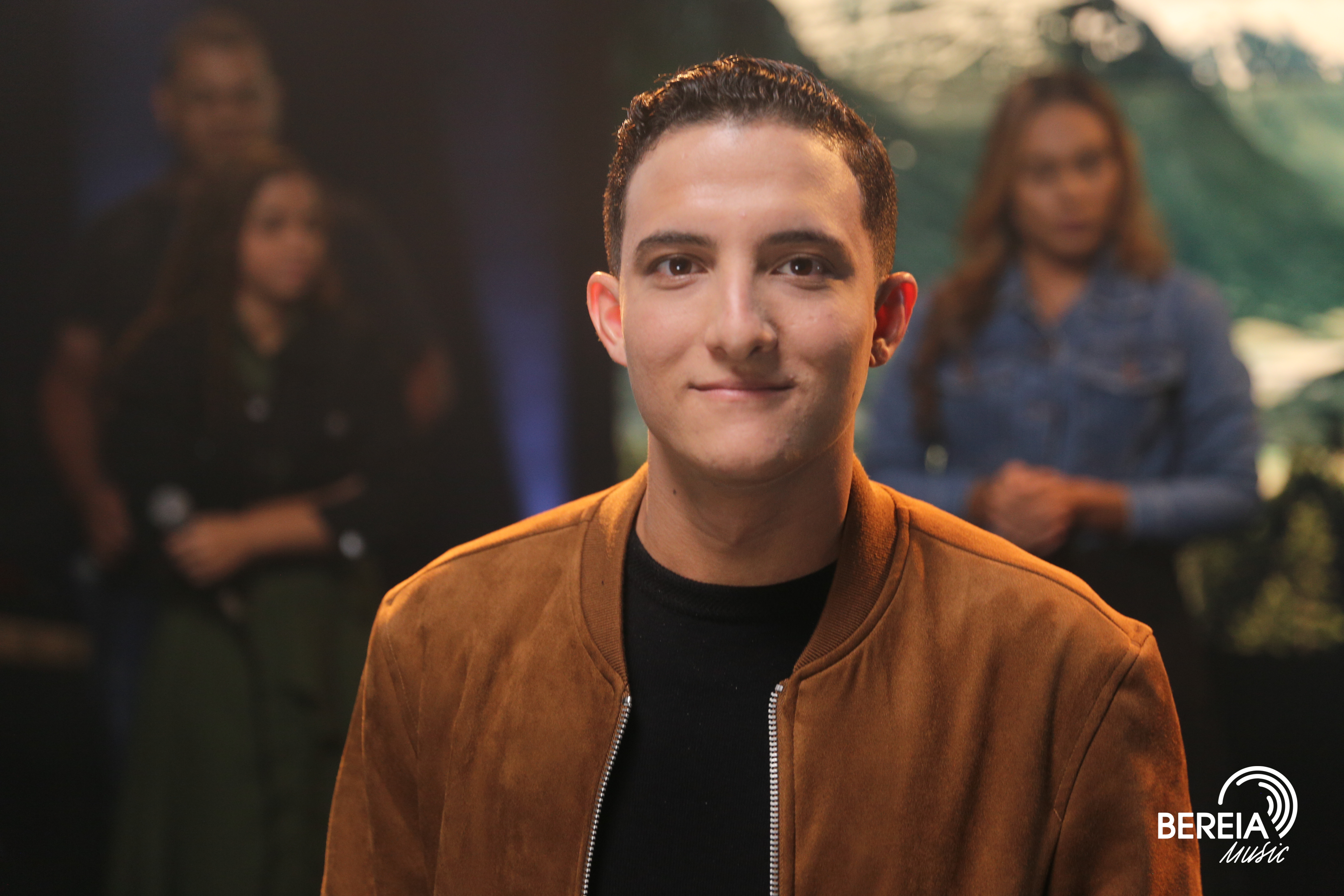 Emerson Serafim lança novo single “Digno” que exalta a soberania de Deus e a força do seu poder