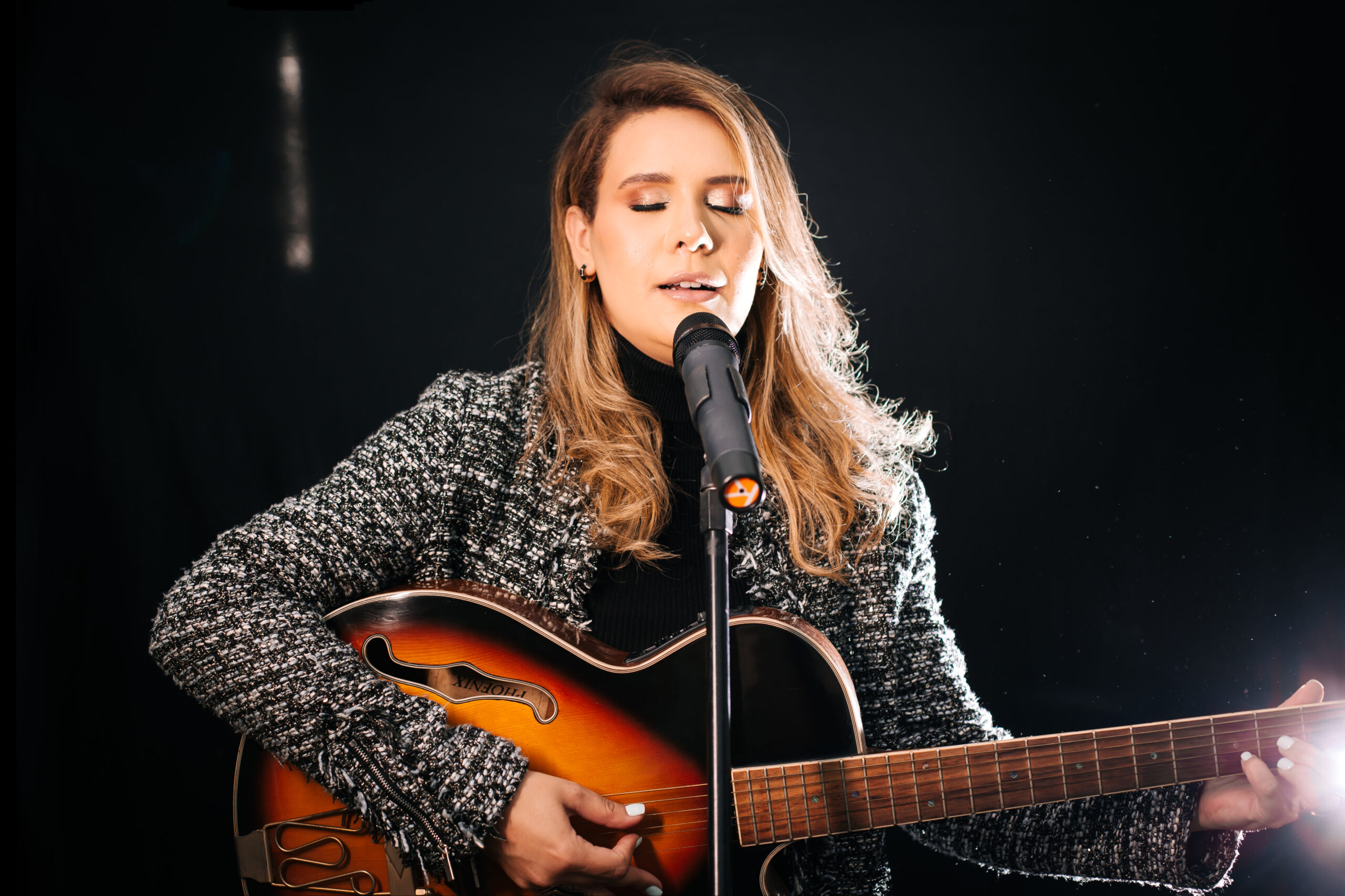 Dani Lôbo em mais um primoroso trabalho: “Minha Redenção”