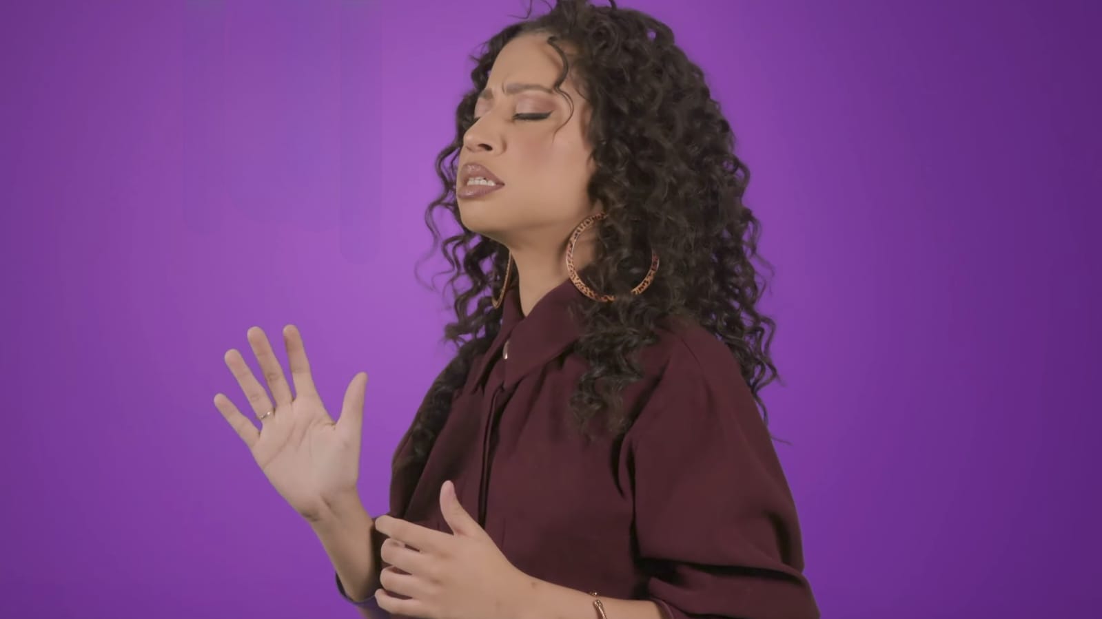 Izabela Ryos lança o single “De Volta ao Teu Altar”