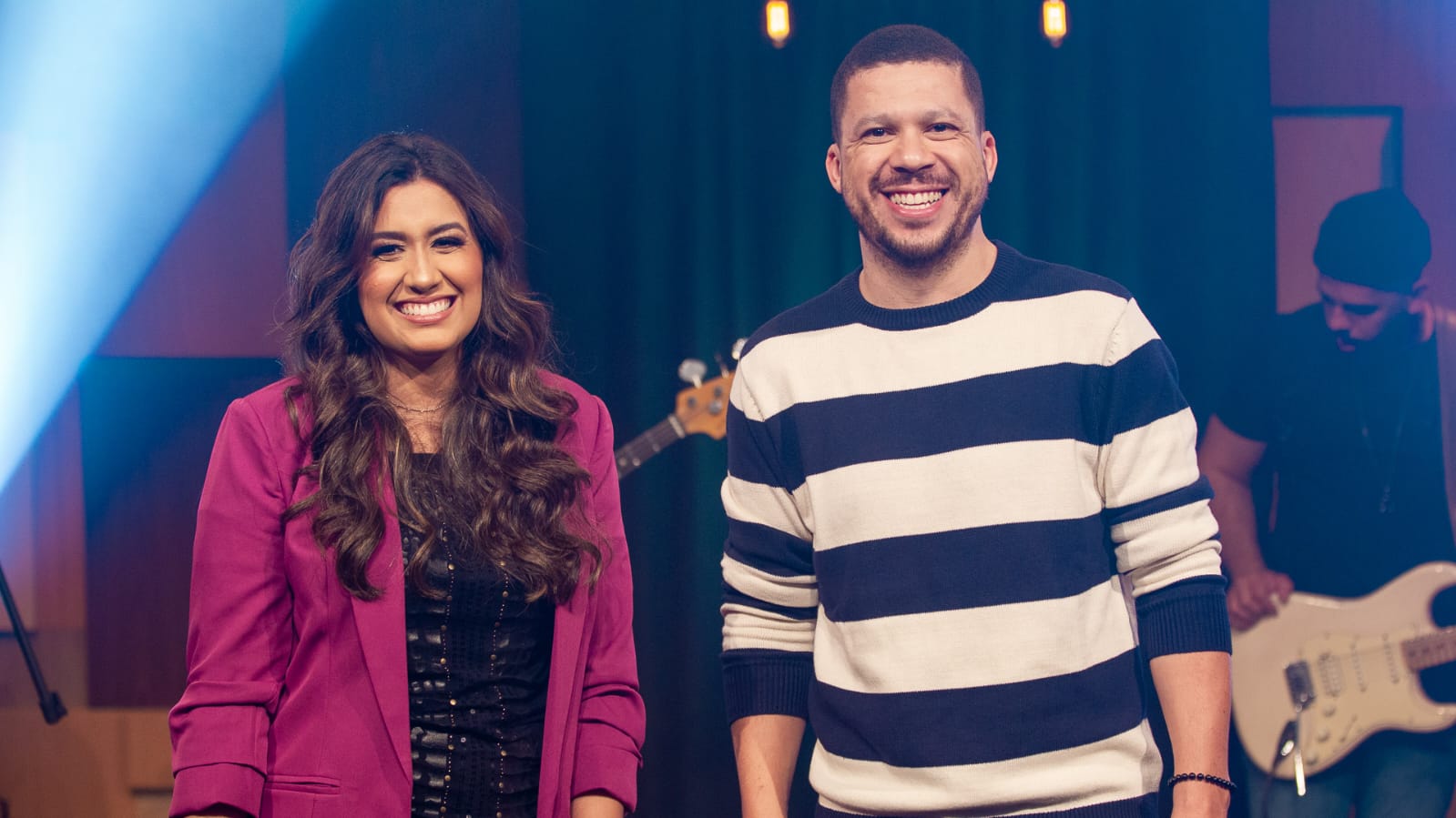 Kelly Benigno e Bob Jonathan declararam o amor de Deus em “Surpreendente Amor” 
