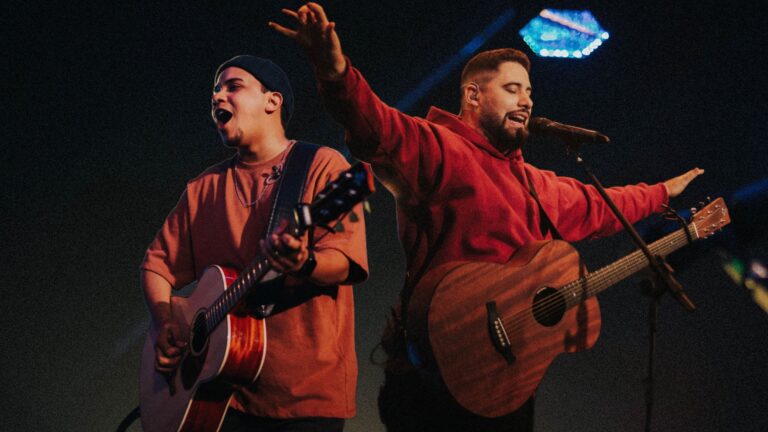 De volta ao cenário musical, Felipe Rodrigues canta “Além do Impossível” com participação de Marcelo Markes 