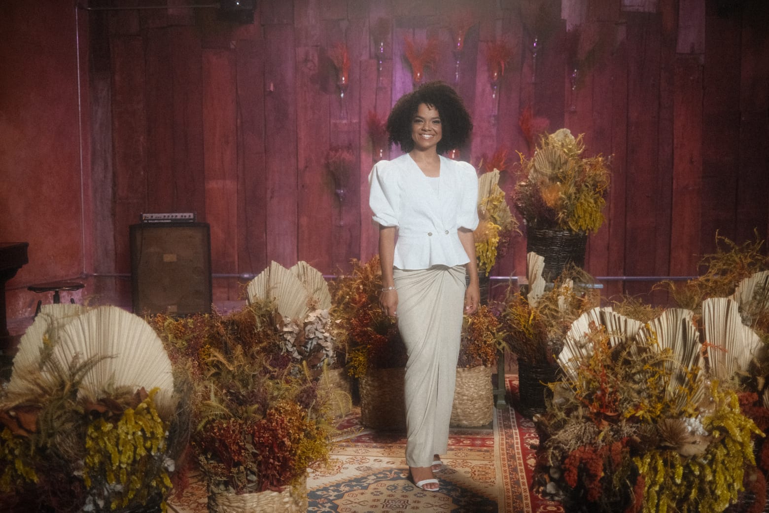 Rayssa Carvalho em “Me Ajuda Pai”, a súplica e a fé em uma linda oração cantada