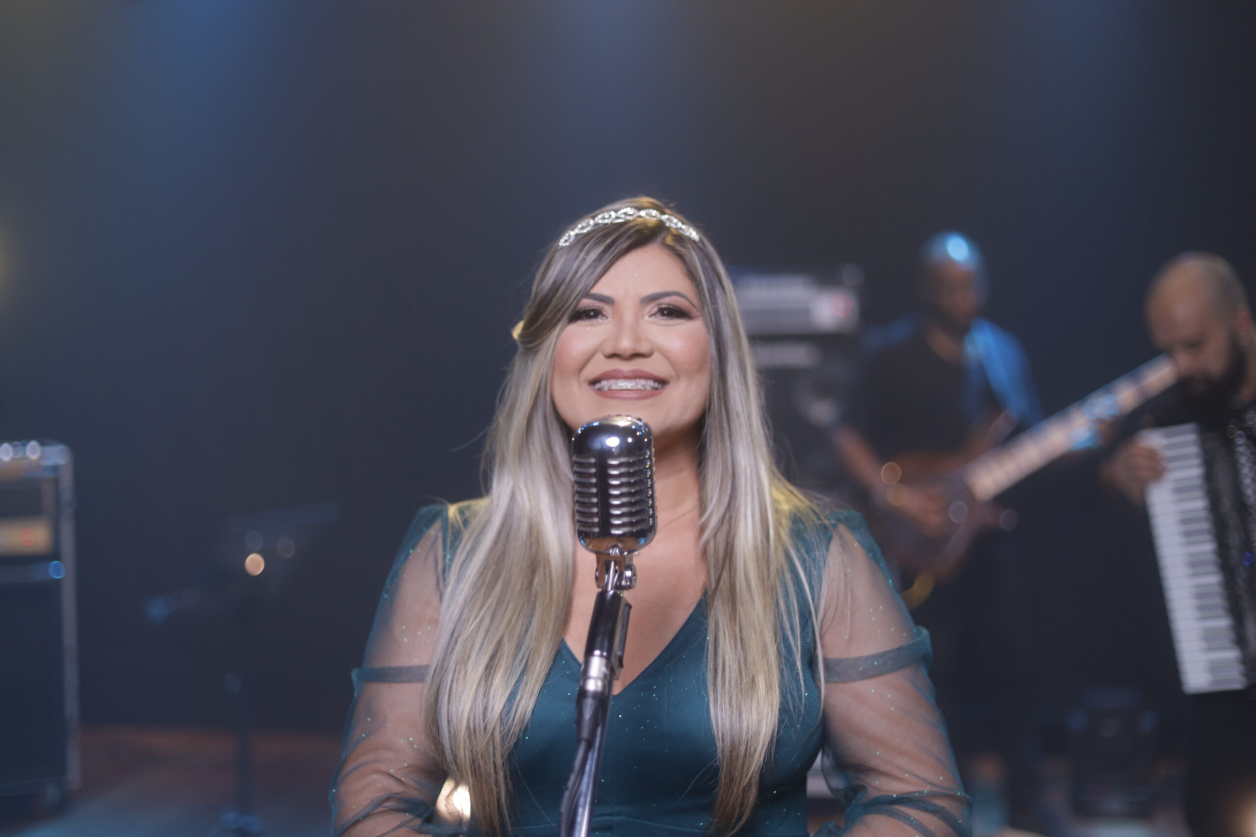 Cantora Michelly Veras alerta sobre a volta de Jesus no single “Ele Virá”