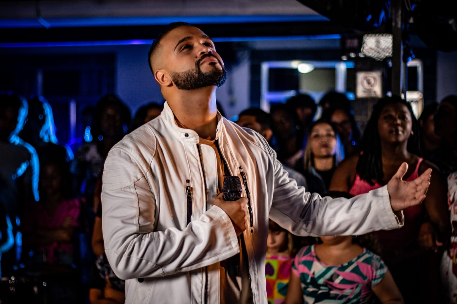 Wesley Mendes Encanta com o Lançamento do Louvor “O Céu Vai Intervir” – Uma Canção de Fé e Confiança