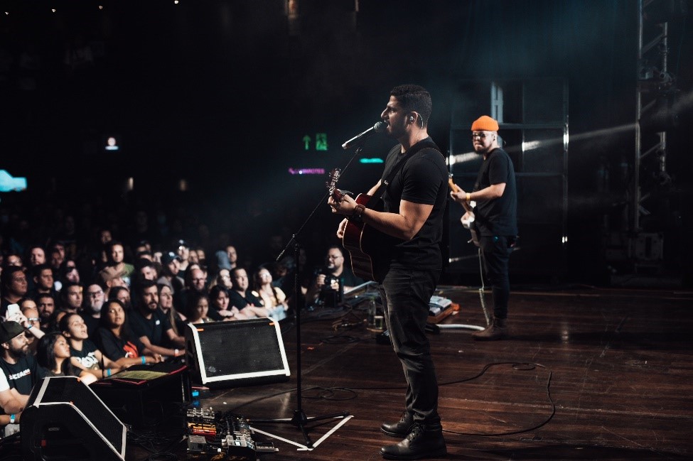Tarik Mohallem lança medley ao vivo com as consagradas “Todo Som/Proteção”