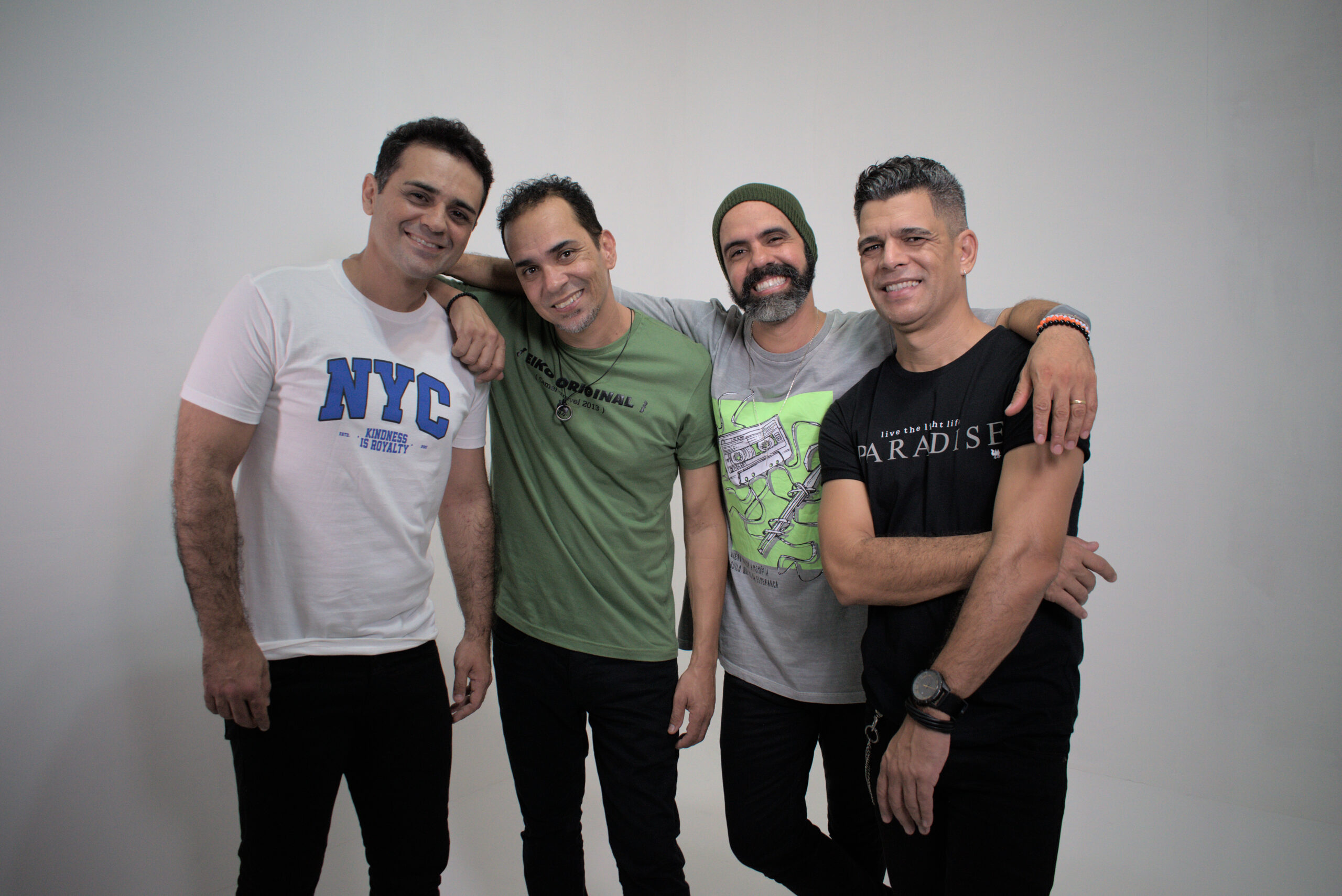 Voz do Brasil reúne ex-integrantes do Khorus Boyband e lança “Recomeçar”, o primeiro single oficial