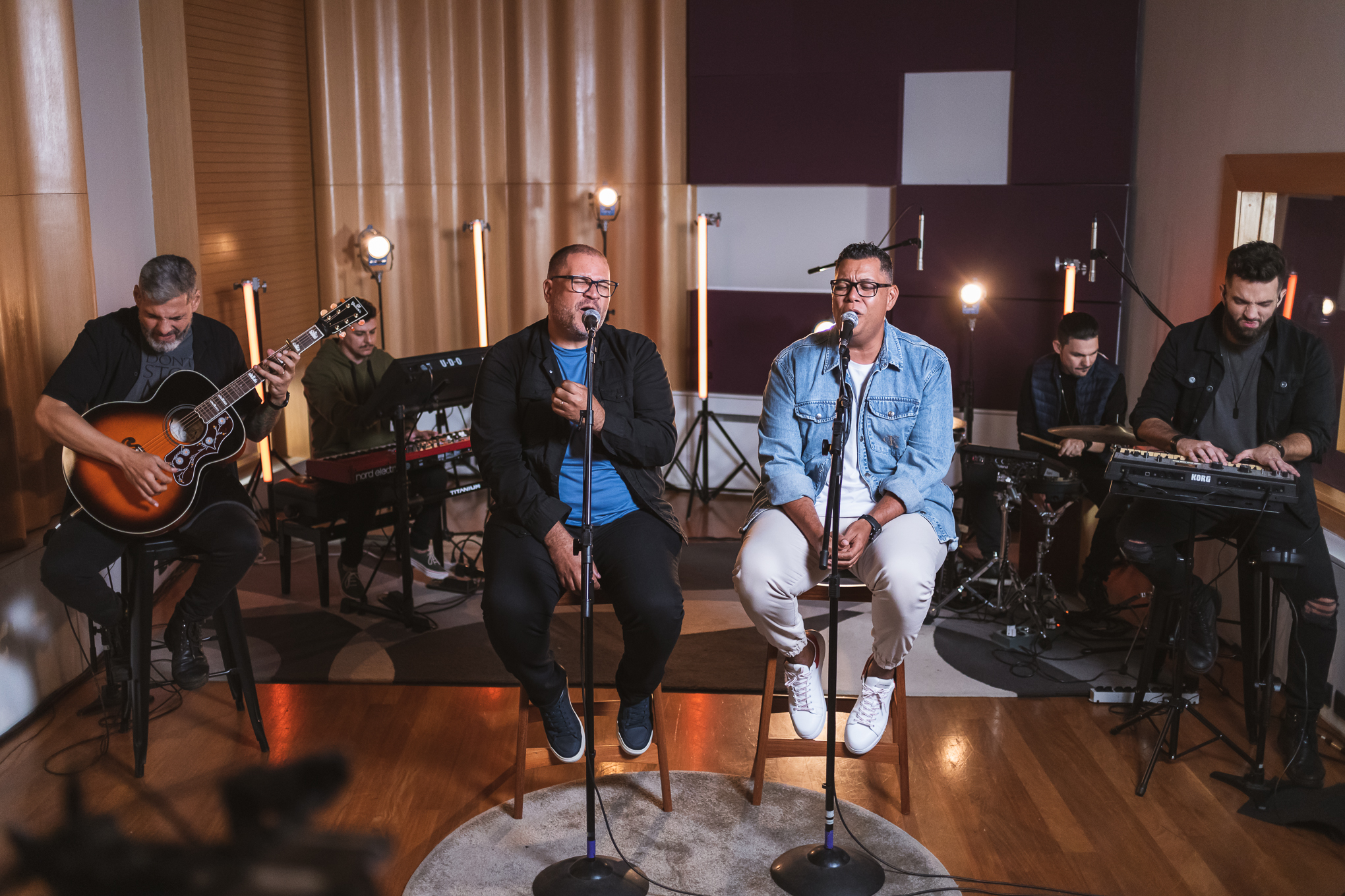 Adelso Freire e Anderson Freire interpretam o clássico “Sonda-me e Usa-me”