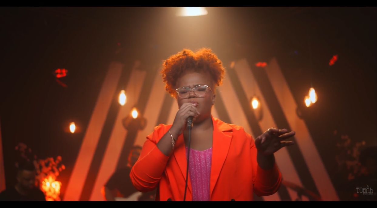 Com mensagem de fé e superação, cantora Glauvy Maia lança o single “Vai Doer” pela Aguiar Produções