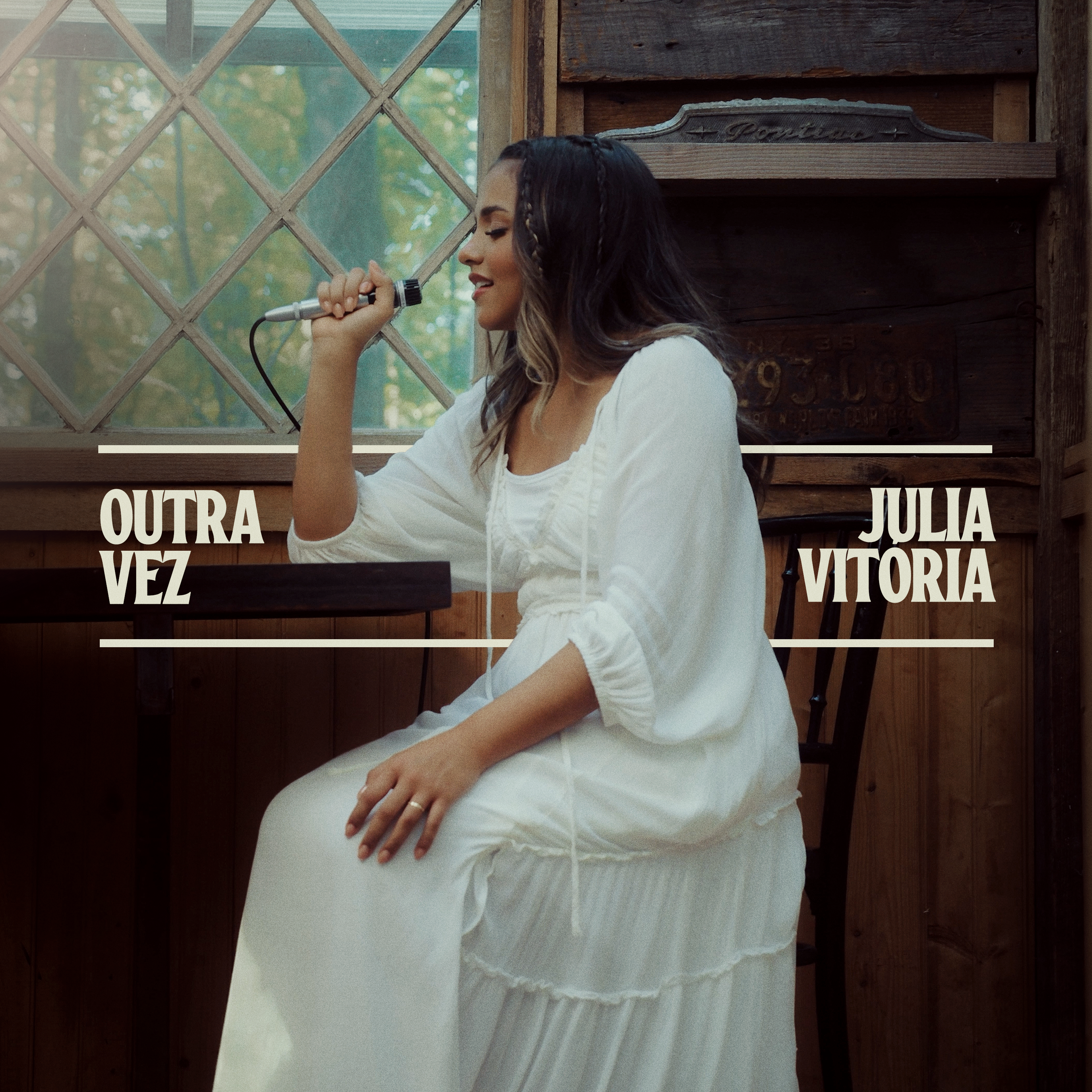 Julia Vitória emociona o público com a última canção de seu projeto gravado nos EUA