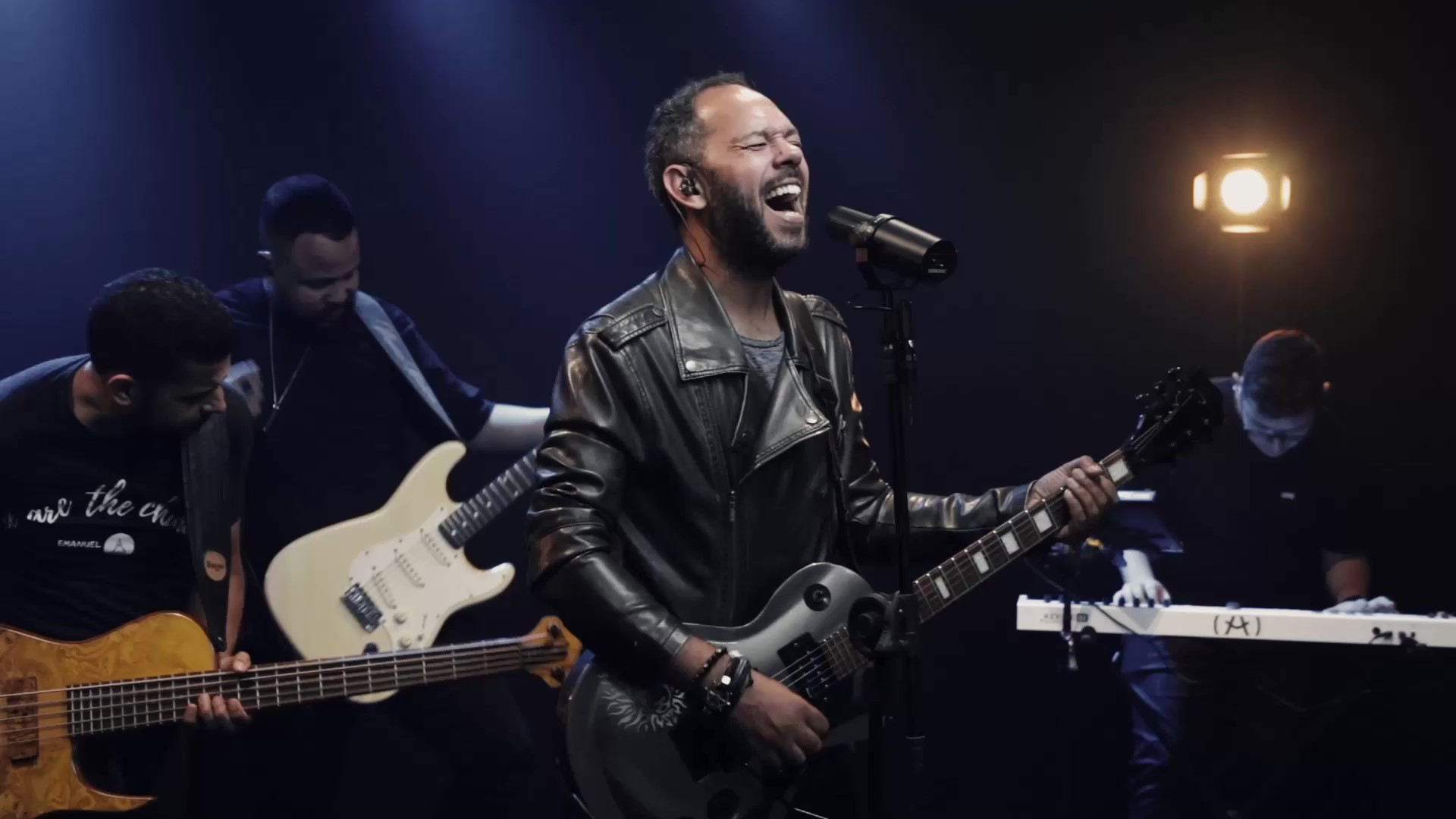 Saulo Vianna lança “Livre”, single em comemoração à liberdade em Jesus