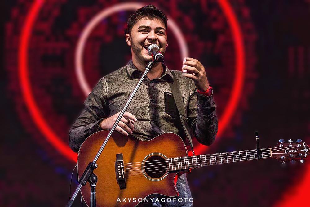 “Além do Rio Azul” clássico da música cristã é sucesso na voz de Bruno Campos