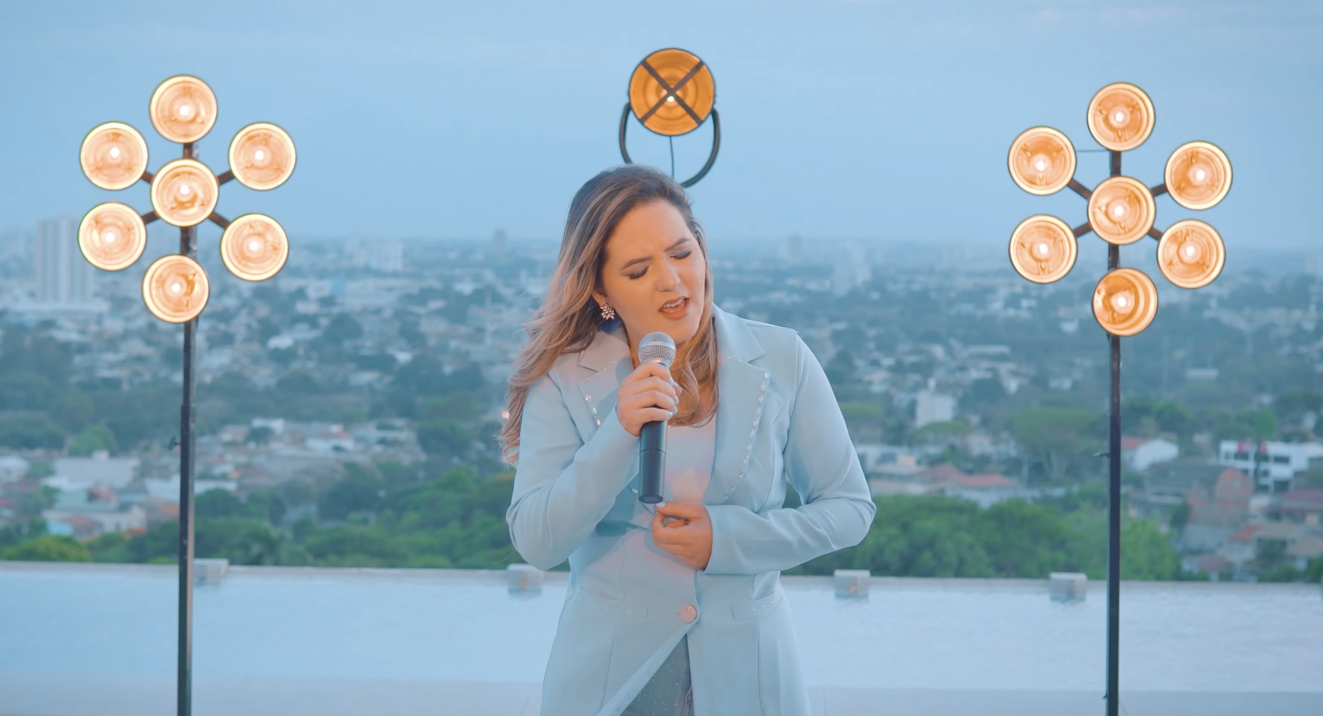 Brunna Brandão exalta o nome de Deus em “Não Há Outro”, seu novo single