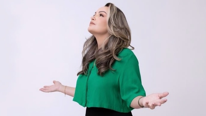 Marcelly Spitti emociona ao contar sua história e seu testemunho de vida e salvação