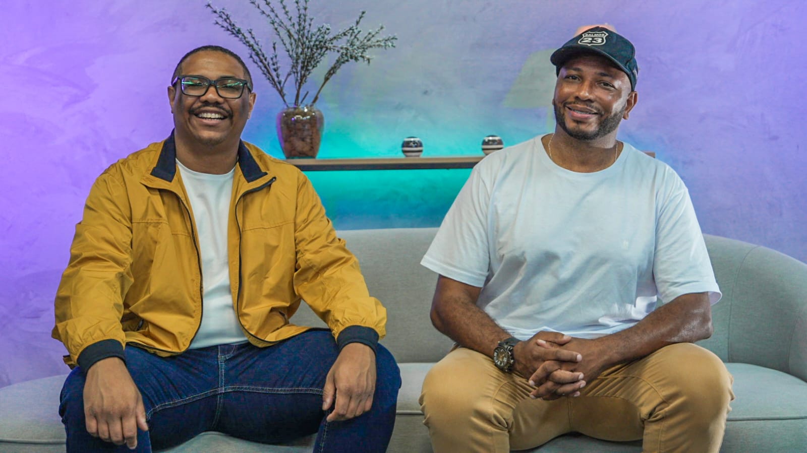 Carlos Meneleu canta “Grato Sou” feat Elias Mello