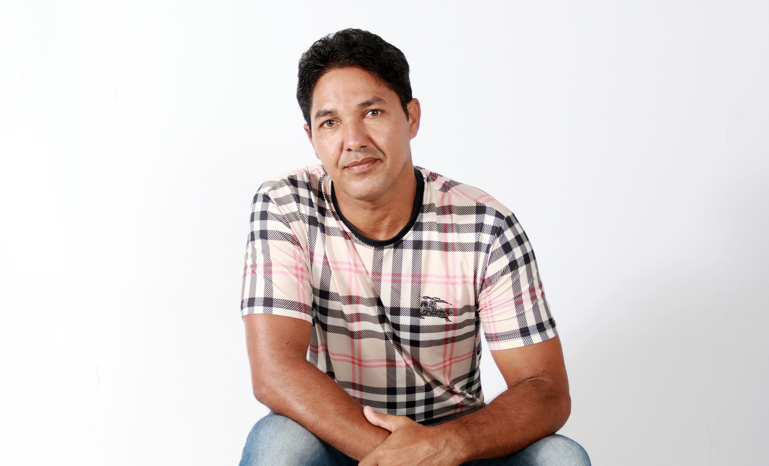 Ex-cantor da Furacão 2000, Neiv Gomes celebra a Cristo com o gospel funk “Outro Nível”