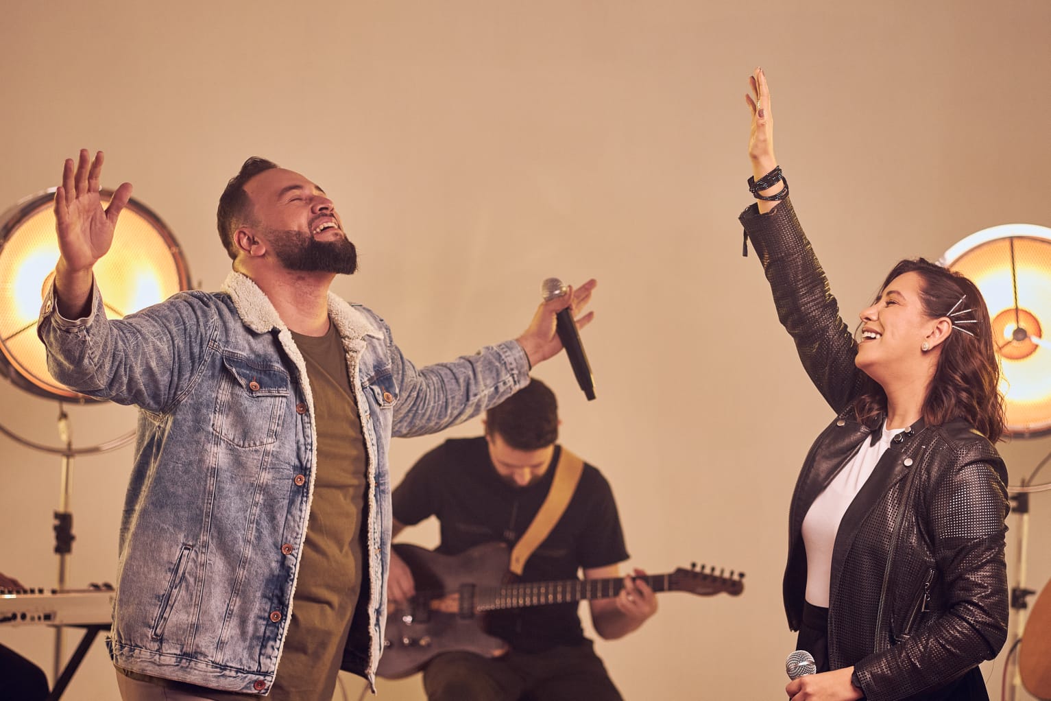 Maykel Maia collab Ana Nóbrega e o belíssimo clássico “Grandioso És Tu”