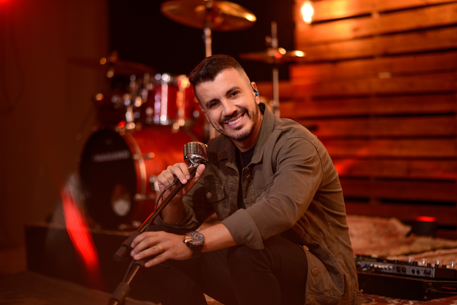 Stéfanno Dias lança “Jeová Shamah”, seu primeiro single pela Nova Fase Music