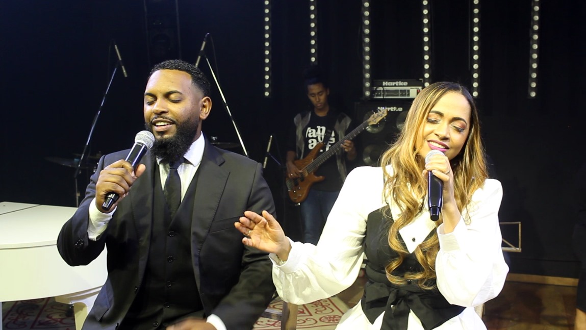 Alessandra Teixeira e sua confiança no Senhor na canção “Meu Eterno Amor”