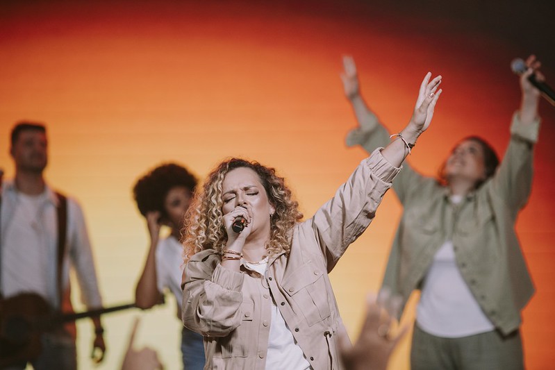 Gabi Sampaio e o “Som do Céu 2”, uma noite inesquecível com adoradores do Senhor
