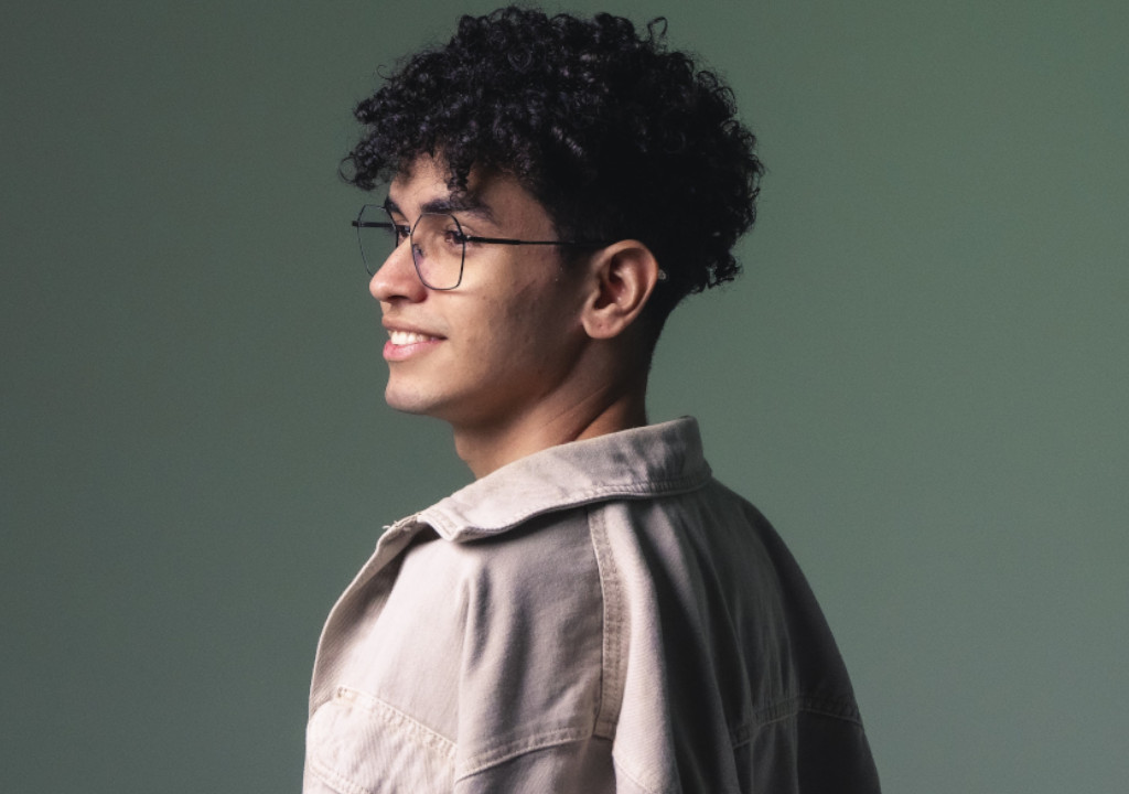 Mateus Carneiro estreia na cena musical com o single autoral “Jantar”
