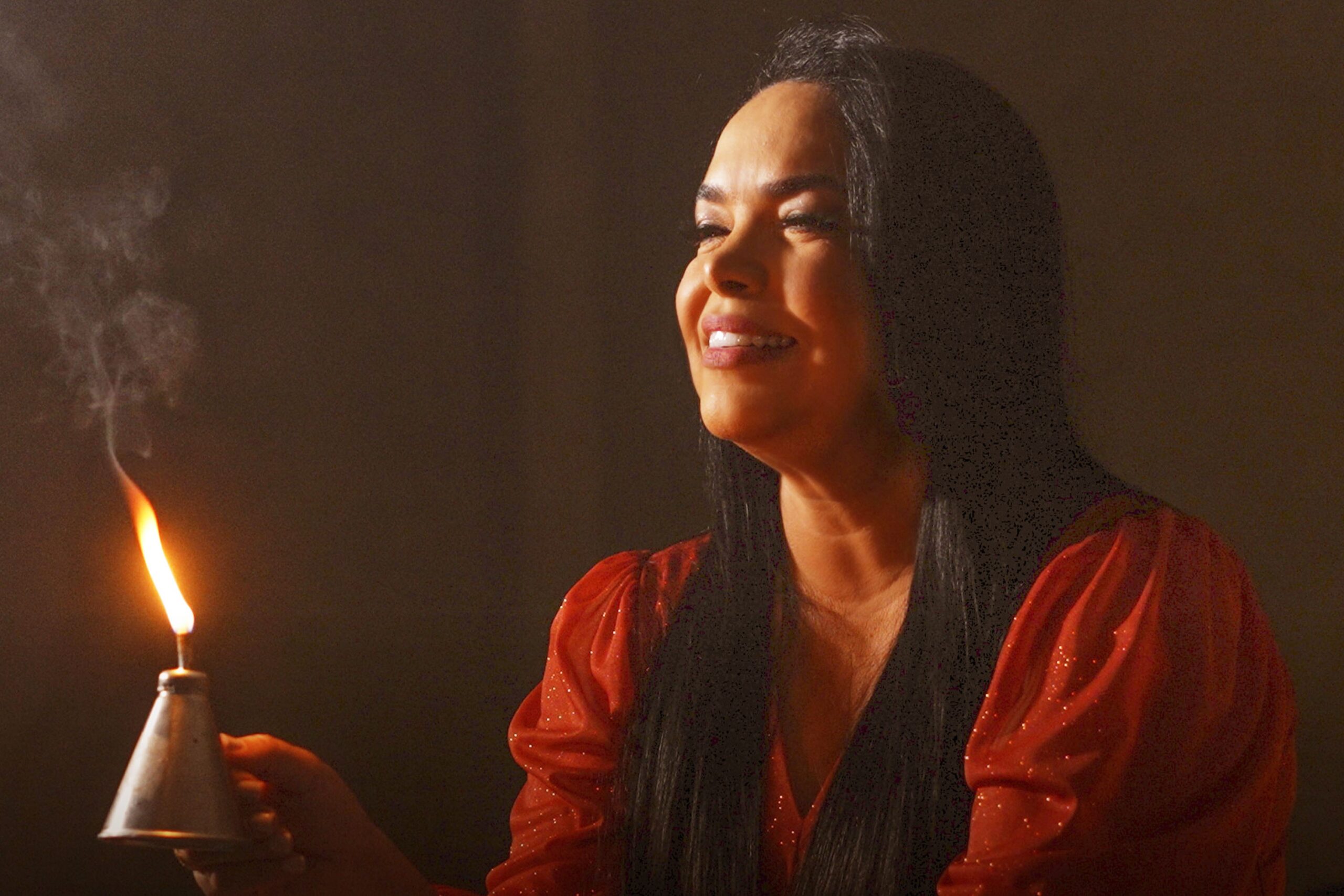Eliane Silva apresenta a canção “A Dracma” pela Central Gospel Music
