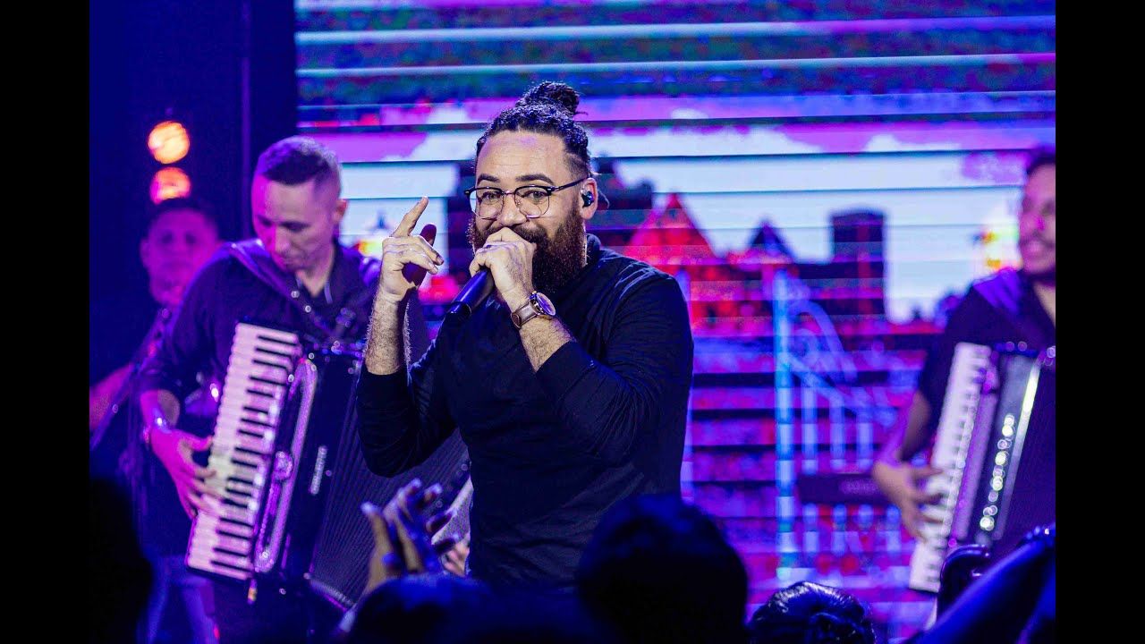 O cantor Jhonny Salvação apresenta o álbum “10 Anos Jhonny Salvação” e os clipes de “O Meu Deus é Top” e “Cristo é Luz”
