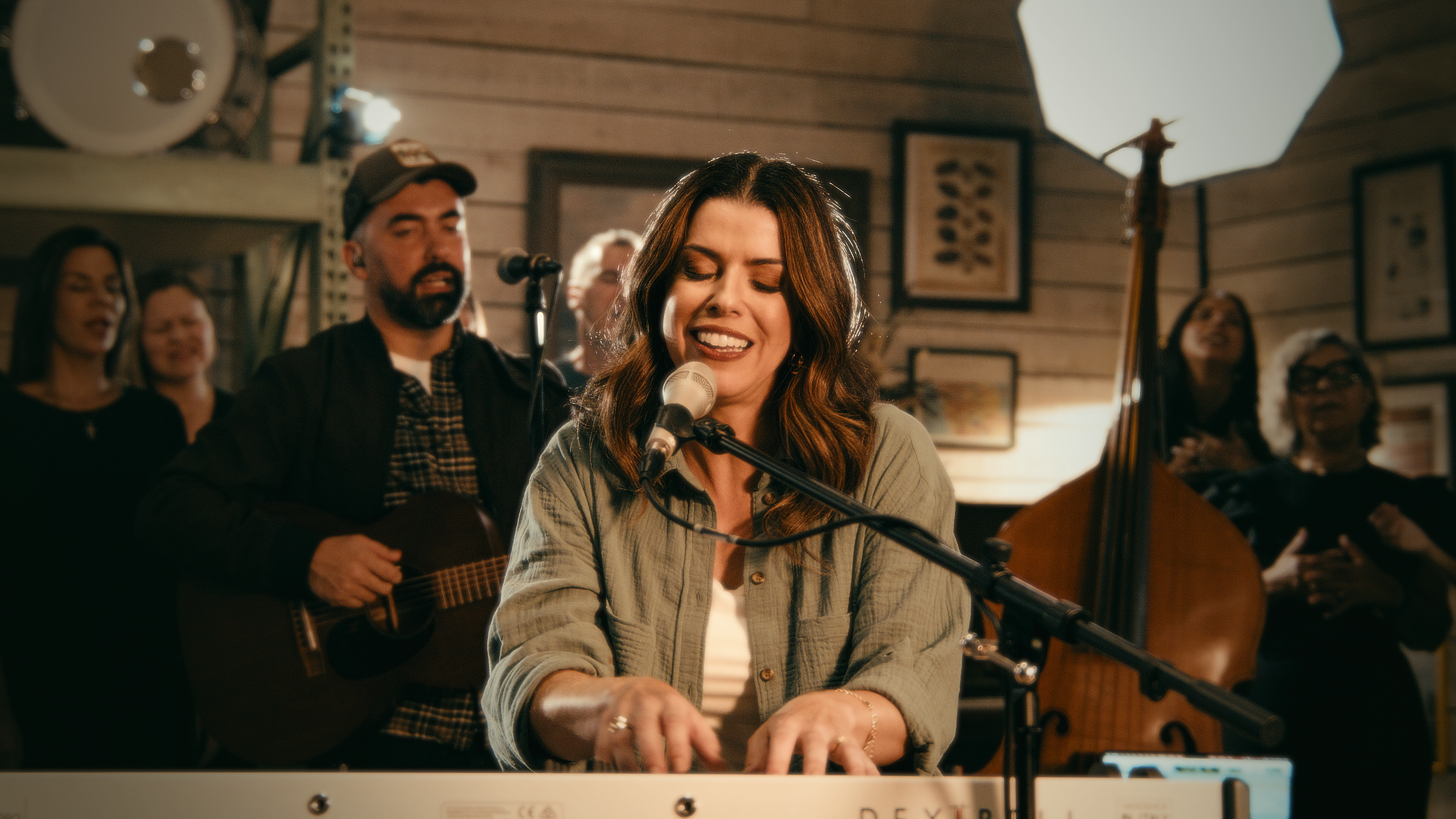 Rachel Novaes surpreende ao unir clássico da Harpa Cristã a sucesso do gospel internacional