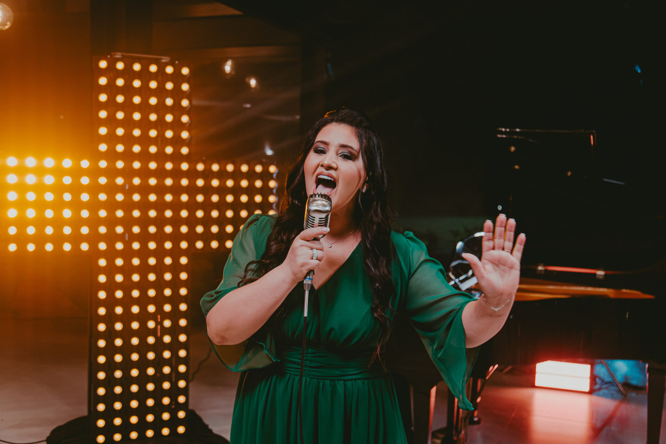 Rosângela Oliveira lança o single “Gravado em Suas Mãos” pela Central Gospel Music