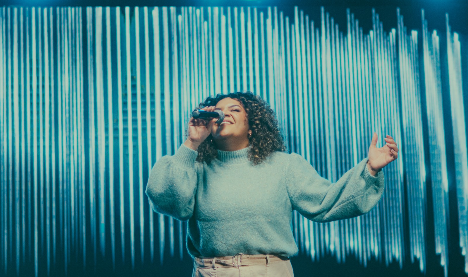 Confira o projeto “Um Despertar”, da cantora Mica, com a música #Babel