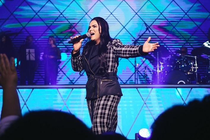 Eliane Fernandes revela como triunfar sobre os problemas no single Mateus 14:22