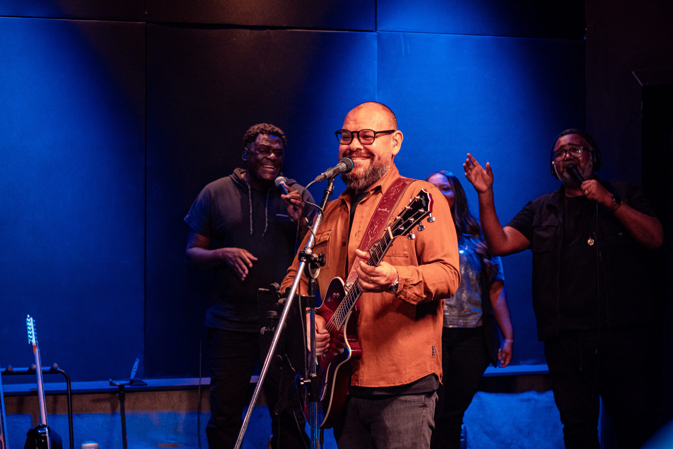 Comemorando 30 anos de carreira, Marcus Salles reúne grandes músicos no projeto “Live Session 30 Anos”