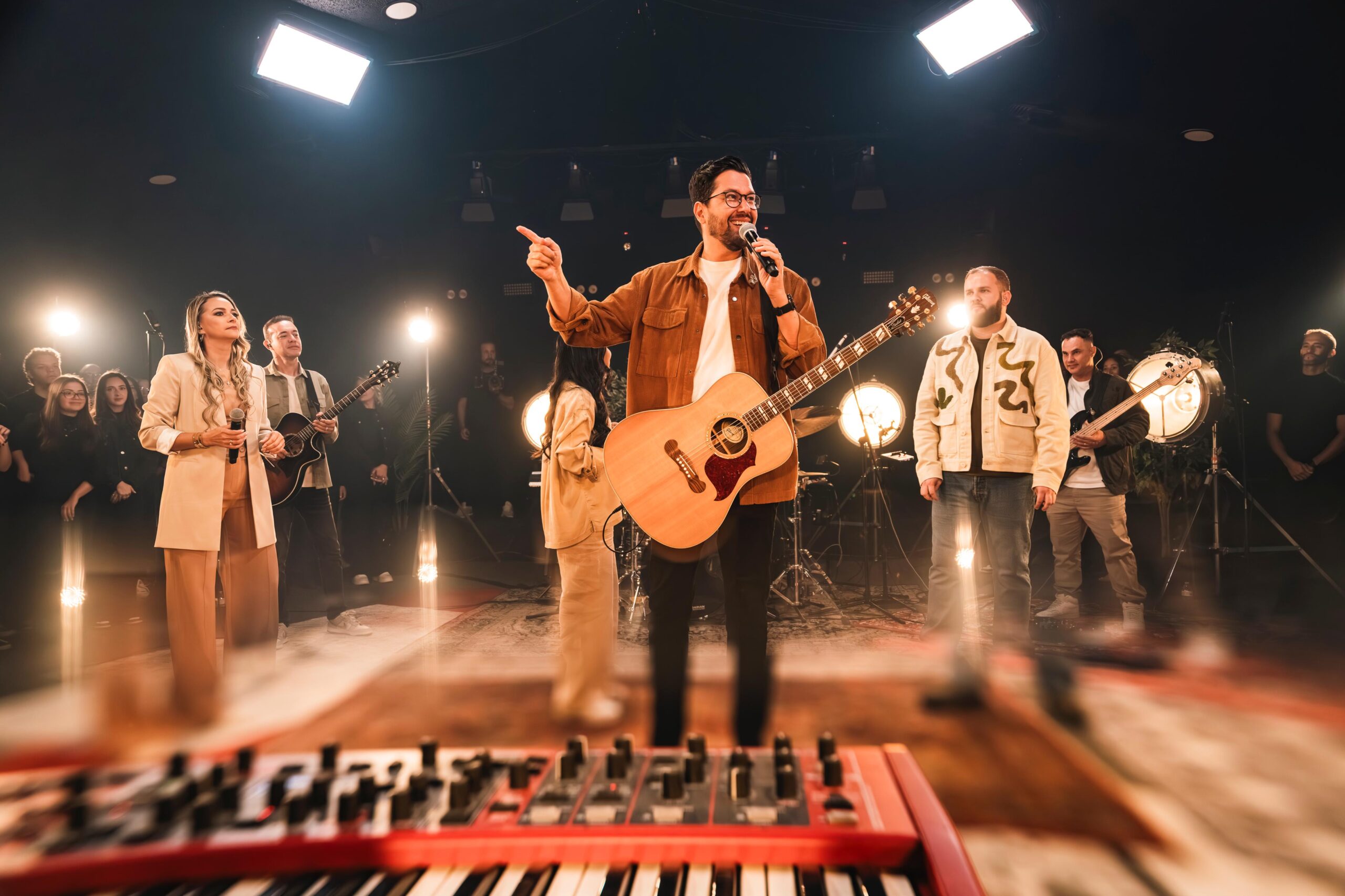 Lagoinha Music Tampa feat. Samuel Mizrahy na belíssima canção “Por Amor”