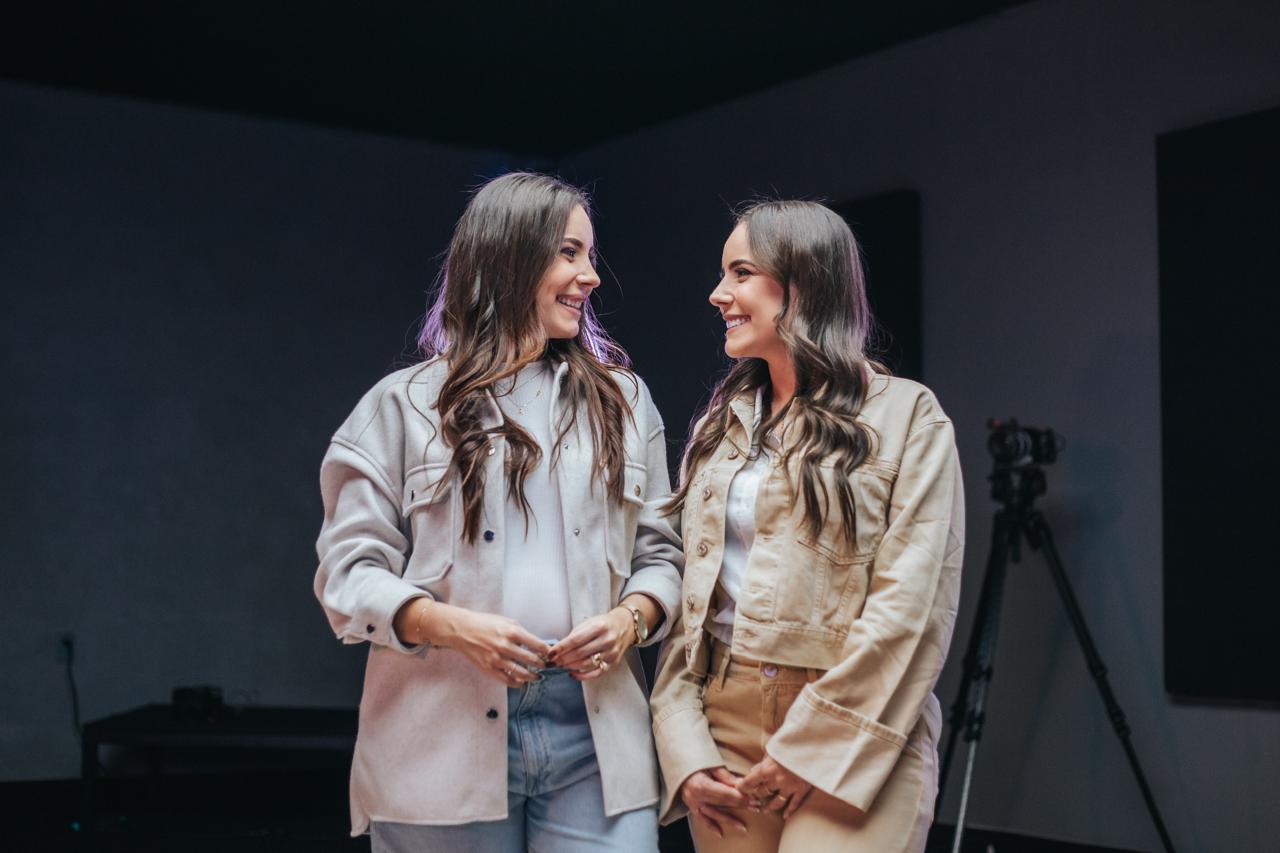 Gêmeas Taisa e Tainá lançam single inédito “Fogo do Espírito” pela OniMusic 