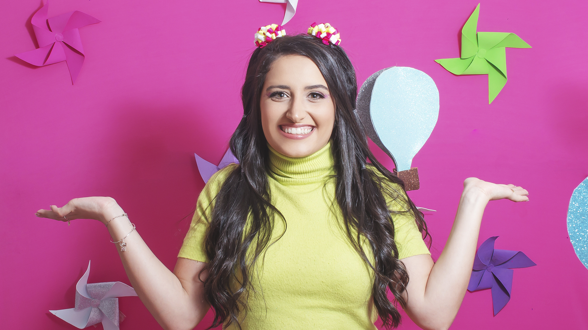 “Alegria” é a canção que a Tia Emily traz para toda a garotada!