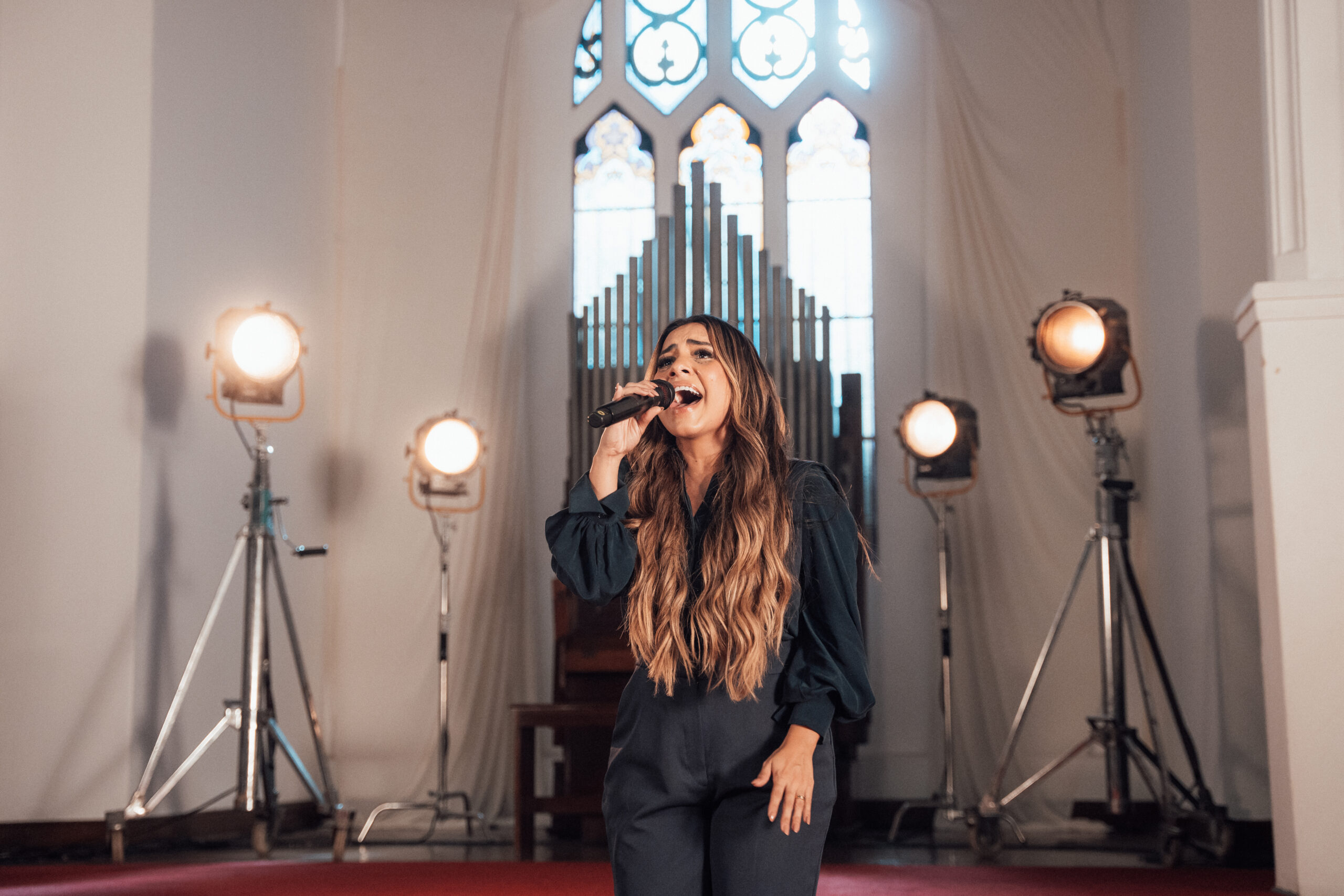 Gabriela Rocha encerra o ano com o lançamento do aguardado álbum ao vivo “A Igreja”