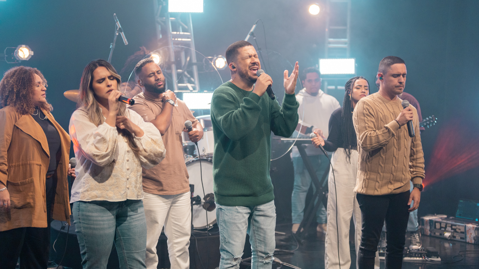 Bob Jonathan feat. Adai Music em “Melhor Lugar”, música de entrega e adoração