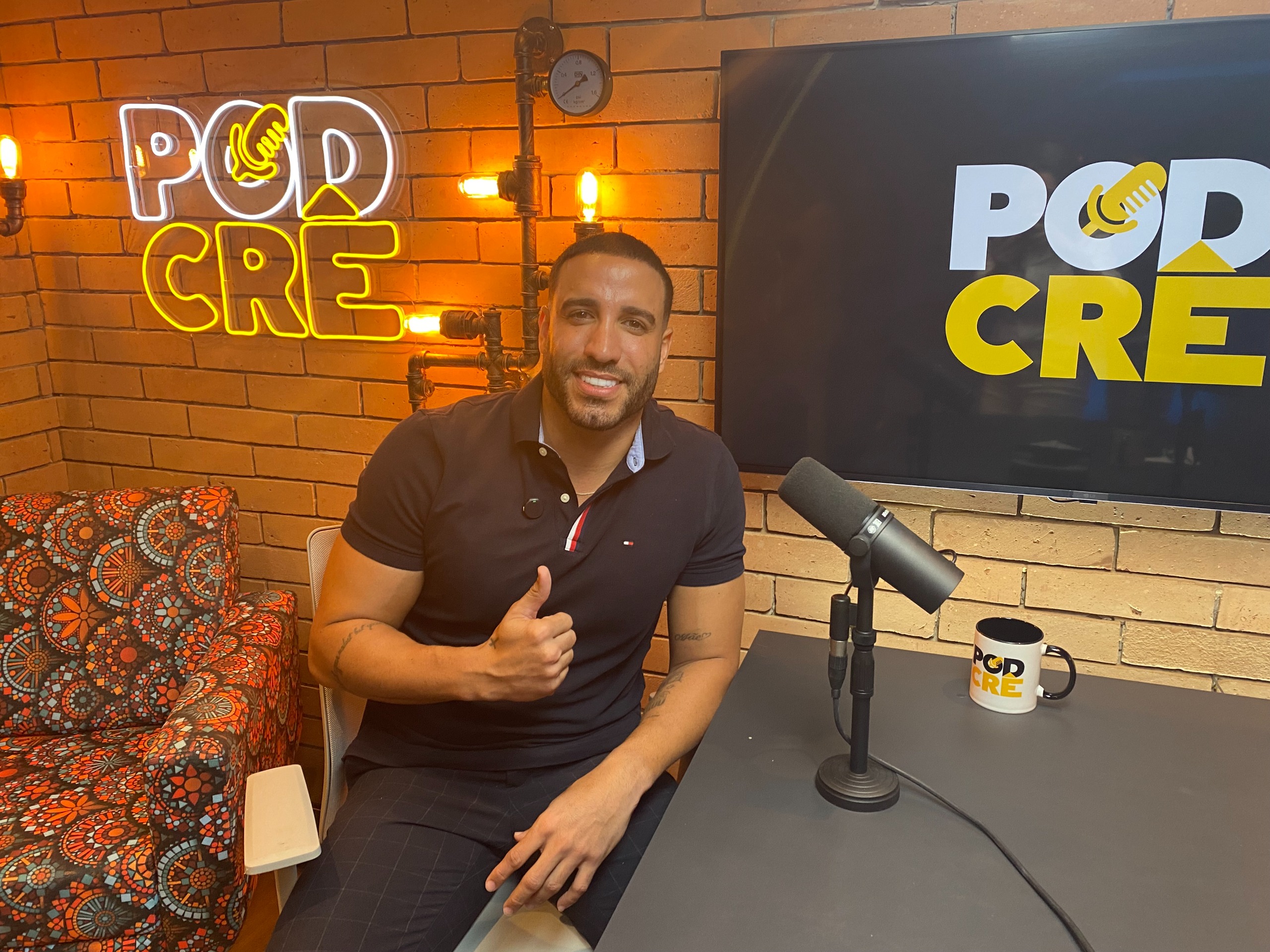 Leonardo Sale sobre a cantora Simone Mendes: “Ela dá mais exemplo de crente, do que muitos que se dizem cristãos”