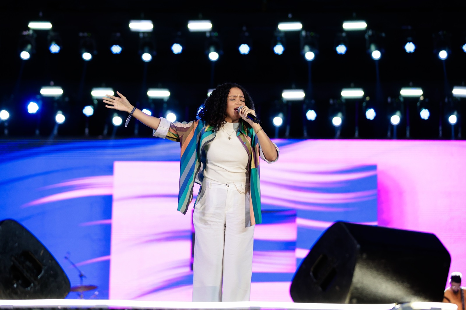 Tirza Almeida emociona no evento “O Maior Milagre”, promovido pela PIBB do Brasil