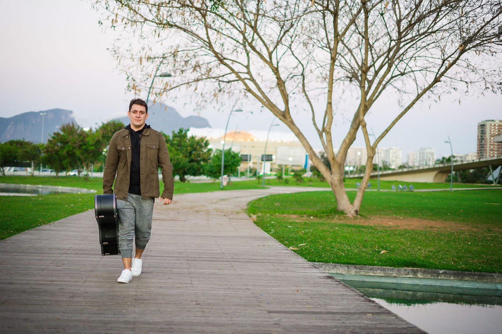 Emerson Orofino lança “Come On”, música autoral sobre o amor de Deus