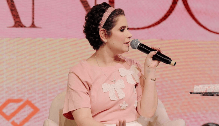A cantora Camila Campos ministra na Conferência Shine Lagoinha Matriz e impacta corações com o seu comovente relato de superação