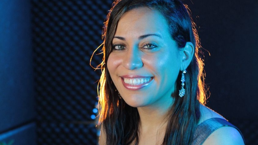 Gaby Braga: Uma voz que ecoa fé e inspiração