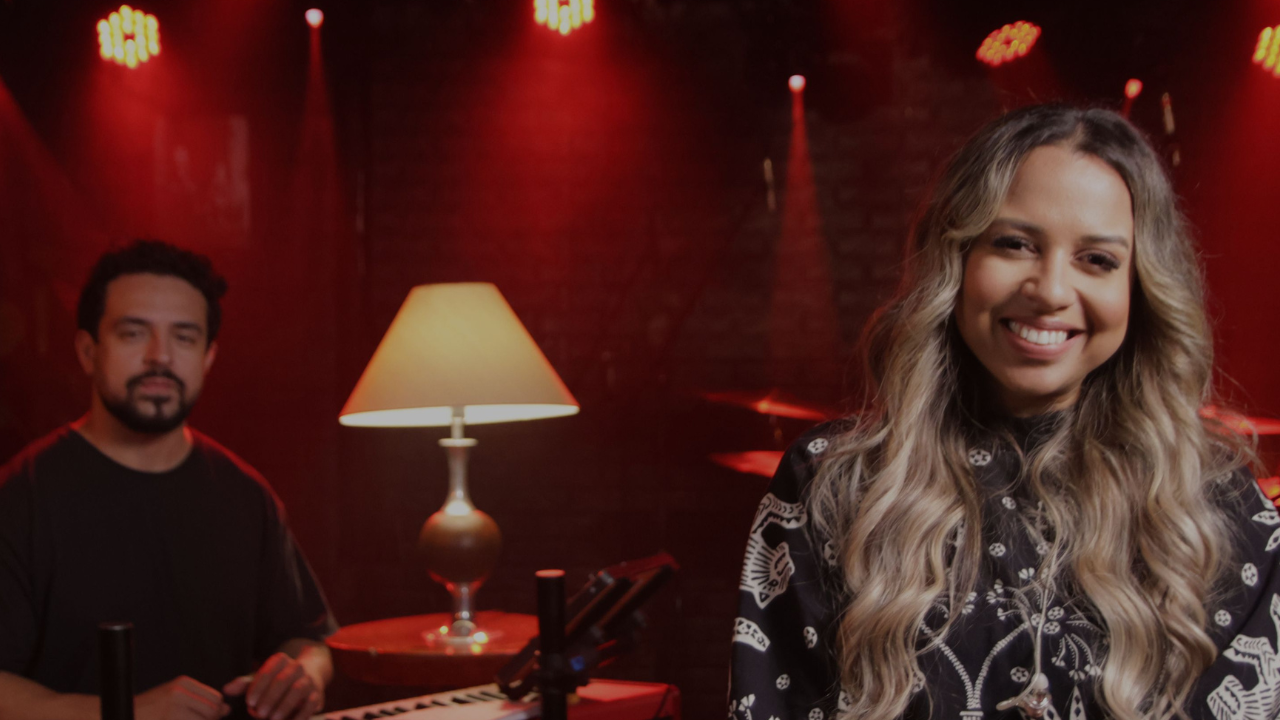 Mari Rocha Lança o Single “Deus Na Minha História” e Compartilha sua Jornada de Fé e Música