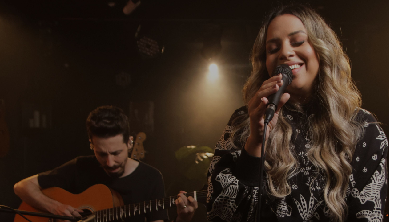 Mari Rocha Lança “Vitorioso És” e “Vaso Novo”, Renovando a Esperança com Músicas de Fé e Restauração